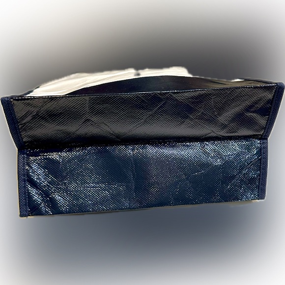 VINEYARD VINES COATED FABRIC SHOPPING BAG TOTE SACK WHALE 13”x8”x4.5” SUPER CUTE - Picture 5 of 5